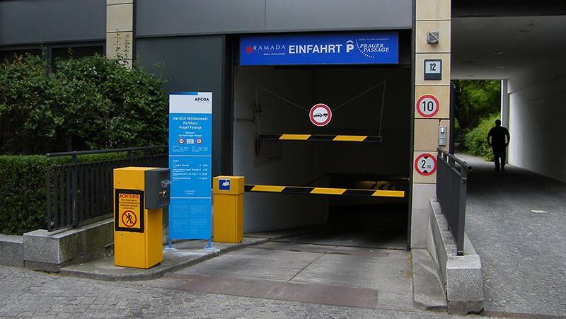 APCOA Prager Passage 01 Prager Passage-1