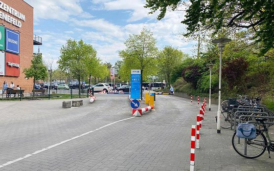 Parkplatz-Stadtzentrum-Schenefeld-P99_01.jpg Stadtzentrum Schenefeld Parkplatz P99-2