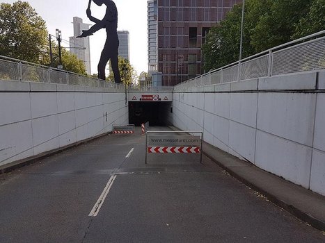Frankfurt APCOA Tiefgarage Messeturm Anfahrt 2 Messeturm-2