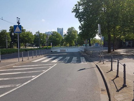 Frankfurt APCOA Tiefgarage Messeturm Anfahrt 1 Messeturm-1